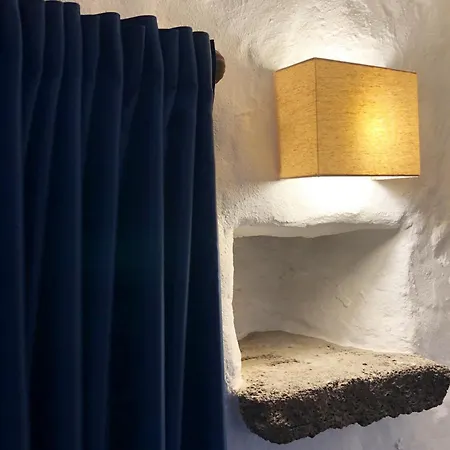 Tatil Evi Casa Lupe. Art-inspired Courtyard House In Teguise (Lanzarote)