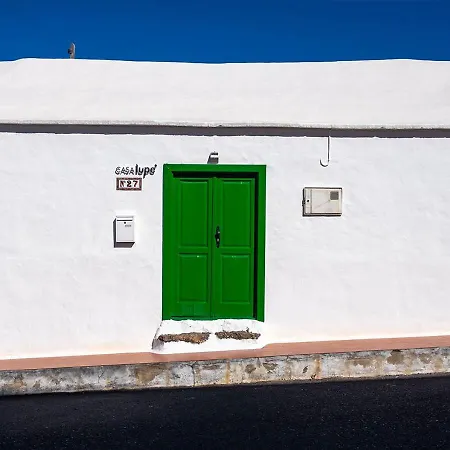 Casa Lupe. Art-inspired Courtyard House In Tatil Evi *