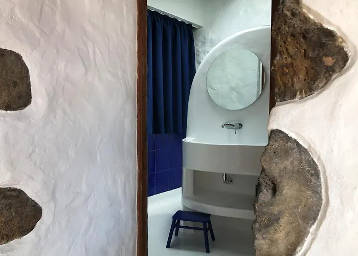 Casa Lupe. Art-inspired Courtyard House In Dom wakacyjny