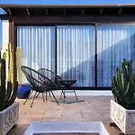 Casa Lupe. Art-inspired Courtyard House In Casa de Férias