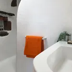 Casa de Férias Casa Lupe. Art-inspired Courtyard House In *