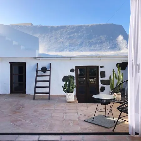 Casa Lupe. Art-inspired Courtyard House In Teguise Casa vacanze