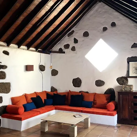 Casa Lupe. Art-inspired Courtyard House In Teguise