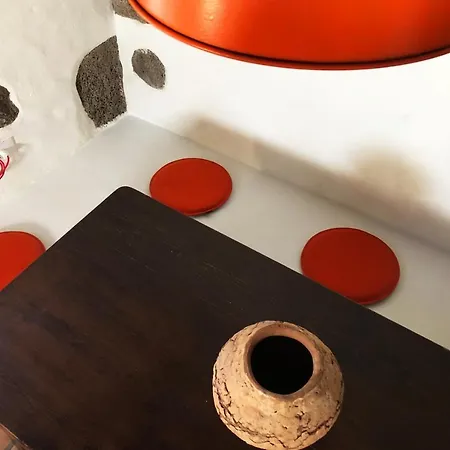 Casa Lupe. Art-inspired Courtyard House In Semesterbostad Teguise (Lanzarote)
