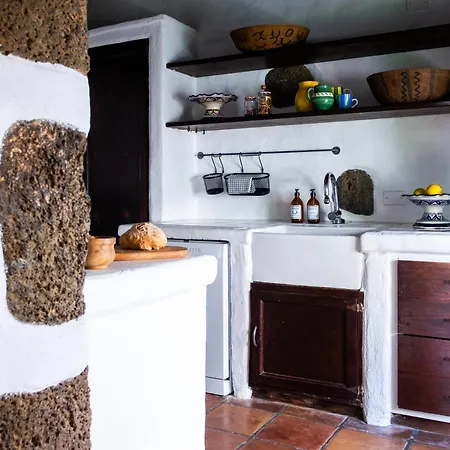 Casa Lupe. Art-inspired Courtyard House In Teguise