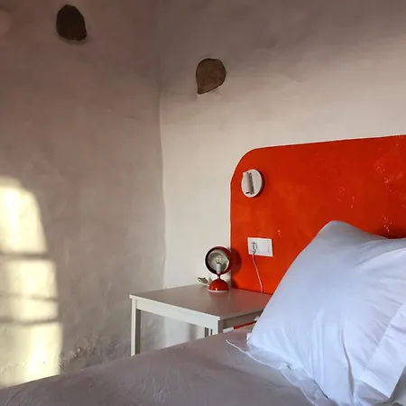 Semesterbostad Casa Lupe. Art-inspired Courtyard House In Teguise (Lanzarote)