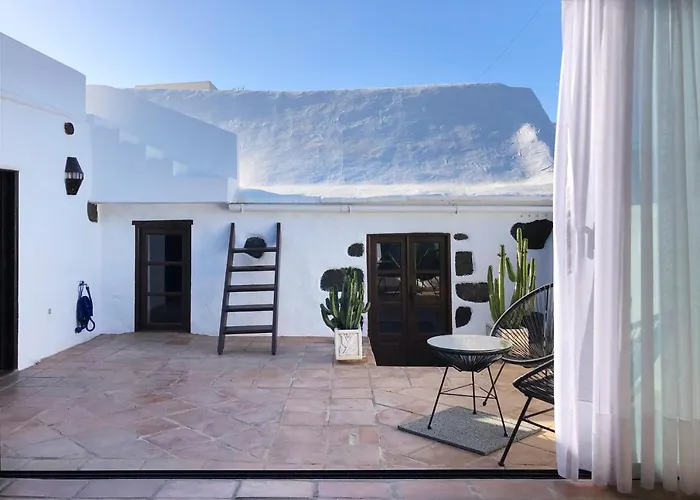 Casa Lupe. Art-inspired Courtyard House In Σπίτι διακοπών