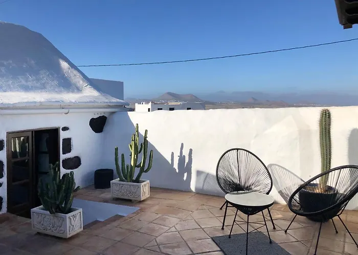 Casa Lupe. Art-inspired Courtyard House In Σπίτι διακοπών *