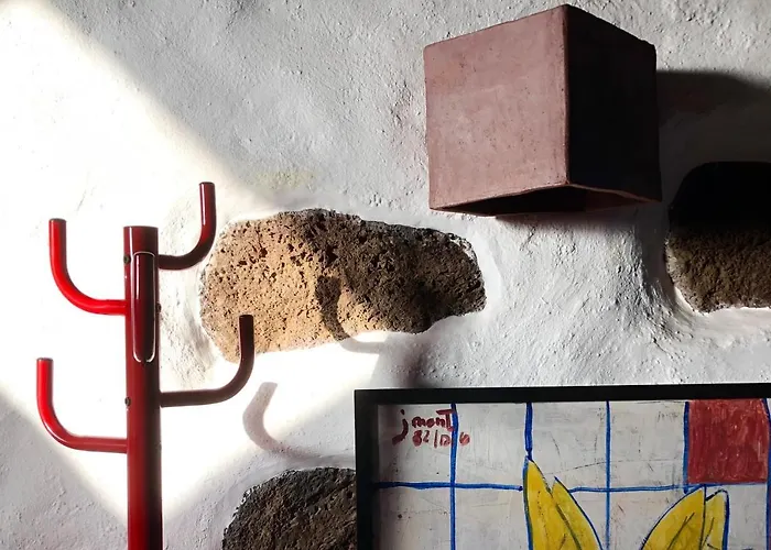 Casa Lupe. Art-inspired Courtyard House In Feriehus *