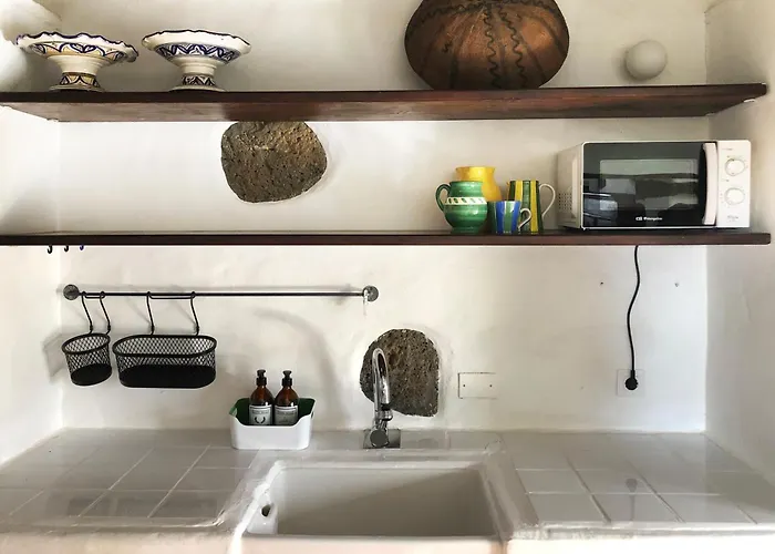 Σπίτι διακοπών Casa Lupe. Art-inspired Courtyard House In Teguise (Lanzarote)