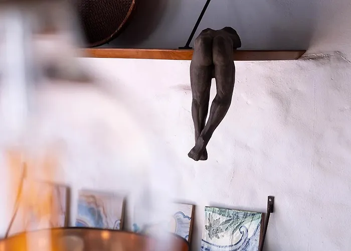 Casa Lupe. Art-inspired Courtyard House In