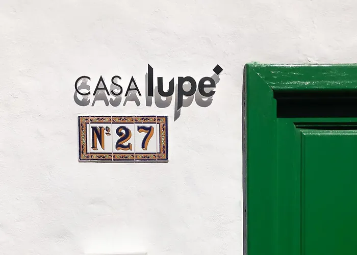 Σπίτι διακοπών Casa Lupe. Art-inspired Courtyard House In