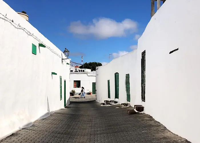 Casa Lupe. Art-inspired Courtyard House In