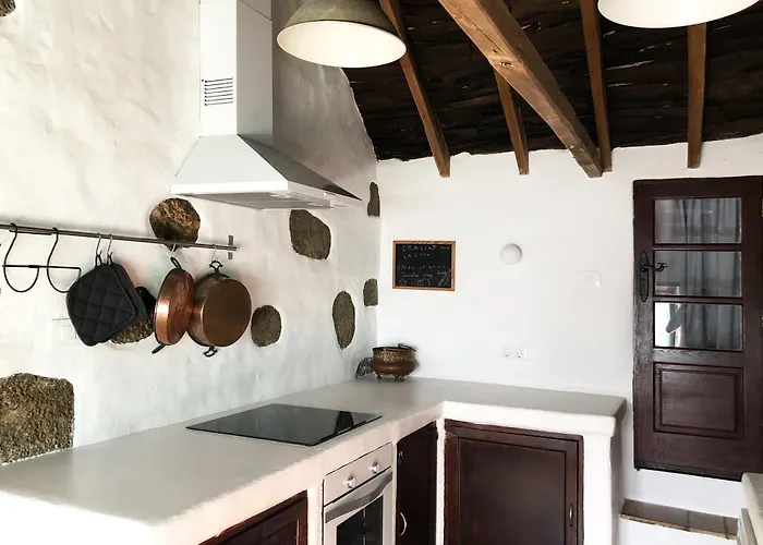 Σπίτι διακοπών Casa Lupe. Art-inspired Courtyard House In Teguise (Lanzarote)