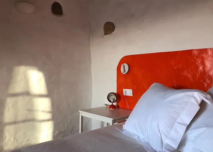 Feriehus Casa Lupe. Art-inspired Courtyard House In Teguise (Lanzarote)