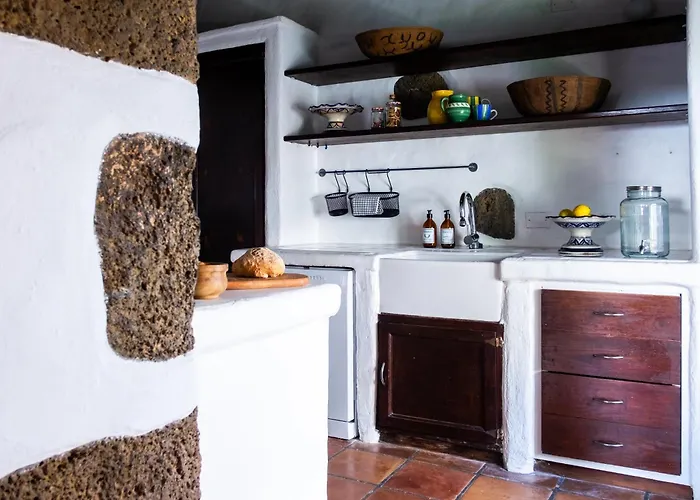 Casa Lupe. Art-inspired Courtyard House In